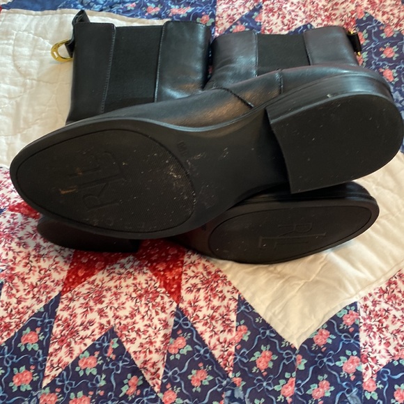 LAUREN RALPH LAUREN BLACK BOOTS SIZE 8.5B WITH 1 3/4” OF ELASTIC ON EACH SIDE VG - Picture 7 of 11